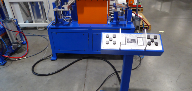 Welding jig for pasta cooker shelf